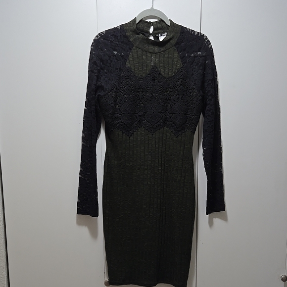 VENUS Dress - Picture 1 of 4